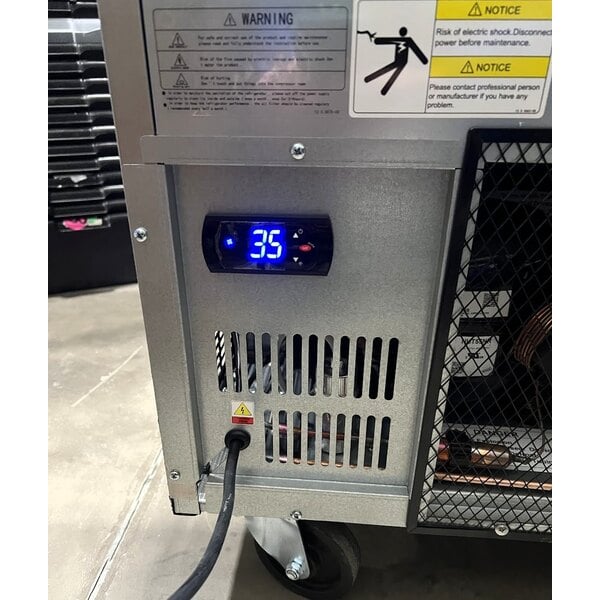 Scratch and Dent Avantco AU-27R 27" Undercounter Refrigerator