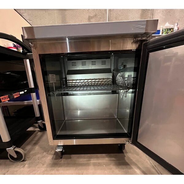 Scratch and Dent Avantco AU-27R 27" Undercounter Refrigerator