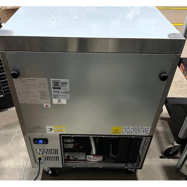 Scratch and Dent Avantco AU-27R 27" Undercounter Refrigerator