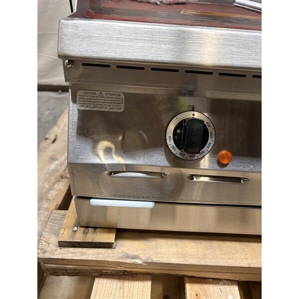 Scratch and Dent Garland ED-24G Designer Series 24" Electric Countertop Griddle - 208V, 1 Phase, 6.7 kW