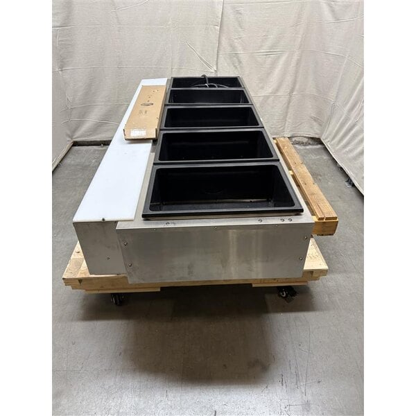 Scratch and Dent Vollrath 38119 ServeWell® Electric Five Pan Hot Food Table 208/240V - Sealed Well