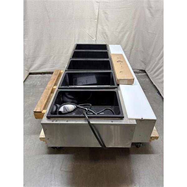 Scratch and Dent Vollrath 38119 ServeWell® Electric Five Pan Hot Food Table 208/240V - Sealed Well