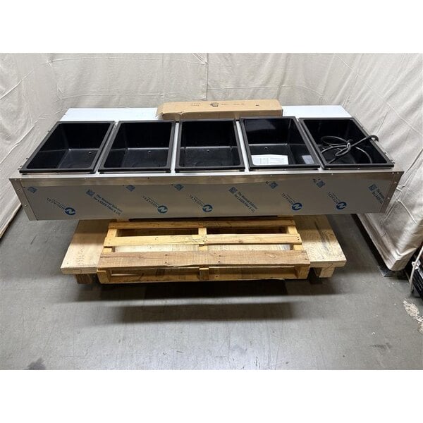 Scratch and Dent Vollrath 38119 ServeWell® Electric Five Pan Hot Food Table 208/240V - Sealed Well