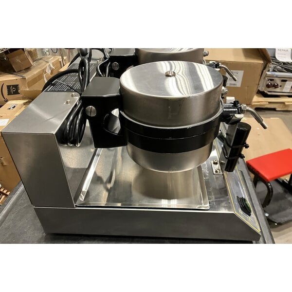 Scratch and Dent Carnival King WBM26DGT Non-Stick Double Belgian Waffle Maker with Digital Timer and Temperature Controls - 120V