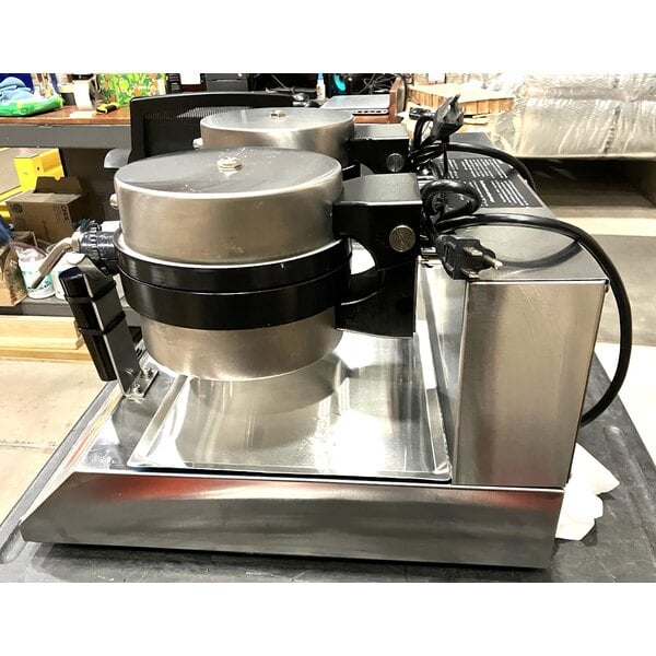 Scratch and Dent Carnival King WBM26DGT Non-Stick Double Belgian Waffle Maker with Digital Timer and Temperature Controls - 120V