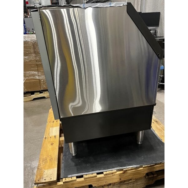 Scratch and Dent Manitowoc UDP0310A-161B NEO 30" Air Cooled Undercounter Full Dice Cube Ice Machine with 119 lb. Bin - 115V, 315 lb.