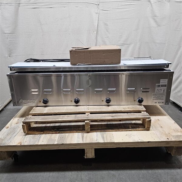 Scratch and Dent Avantco STE-4SA Four Pan Open Well Electric Steam Table with Undershelf - 120V, 2000W