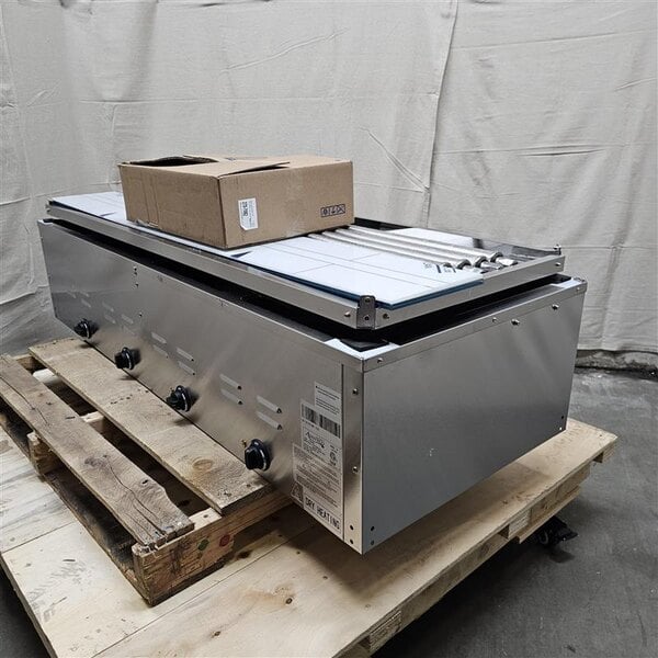 Scratch and Dent Avantco STE-4SA Four Pan Open Well Electric Steam Table with Undershelf - 120V, 2000W