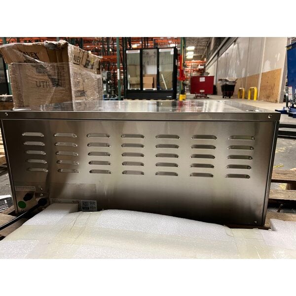 Scratch and Dent Avantco DPO-18-S Single Deck Countertop Pizza/Bakery Oven - 1700W, 120V