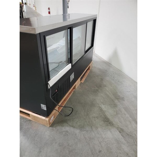 Scratch and Dent Avantco DLC82-HC-B 82" Black Curved Glass Refrigerated Deli Case
