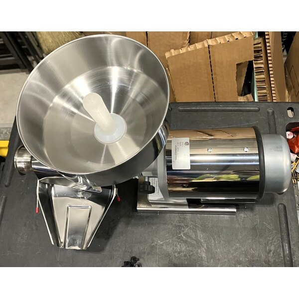 Scratch and Dent Tre Spade BIG-80 Electric Tomato Mill F07600/CSA - 3/4 hp, 430W