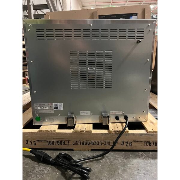 Scratch and Dent Avantco CO-28M Half Size Countertop Convection Oven, 2.3 cu. ft. - 208/240V, 2100/2800W