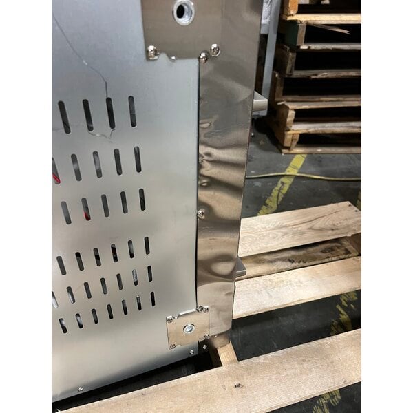 Scratch and Dent Avantco CO-28M Half Size Countertop Convection Oven, 2.3 cu. ft. - 208/240V, 2100/2800W