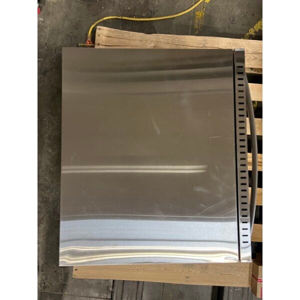 Scratch and Dent Avantco CO-28M Half Size Countertop Convection Oven, 2.3 cu. ft. - 208/240V, 2100/2800W