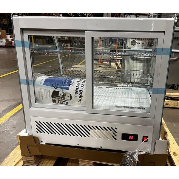 Scratch and Dent Avantco BCC-28-HC 27 1/2" White Refrigerated Countertop Bakery Display Case with LED Lighting