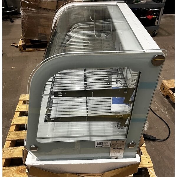 Scratch and Dent Avantco BCC-28-HC 27 1/2" White Refrigerated Countertop Bakery Display Case with LED Lighting