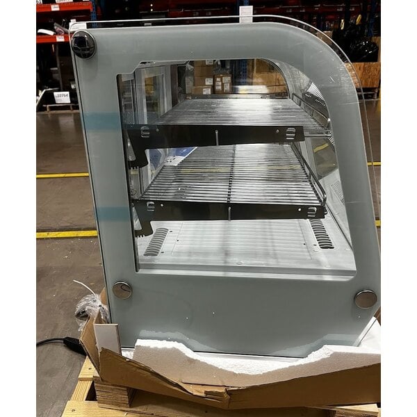 Scratch and Dent Avantco BCC-28-HC 27 1/2" White Refrigerated Countertop Bakery Display Case with LED Lighting