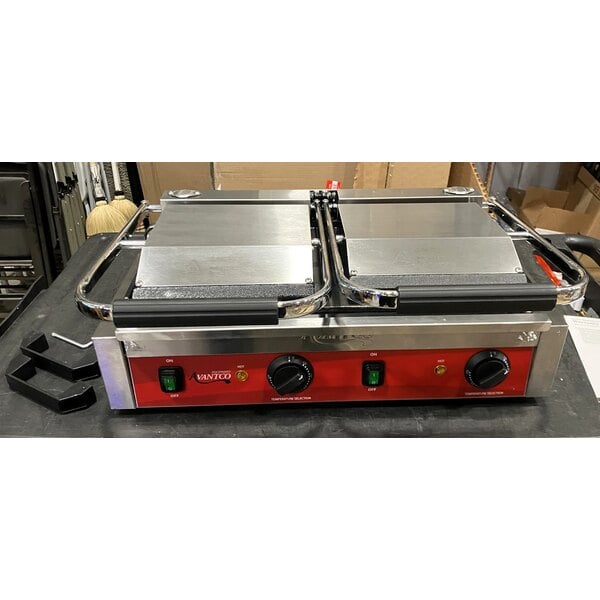 Scratch and Dent Avantco PG400GS Commercial Dual Panini Sandwich Grill with Grooved Top and Smooth Bottom Plates, and 19 5/8" x 9 1/8" Cooking Surface - 120V, 3500W