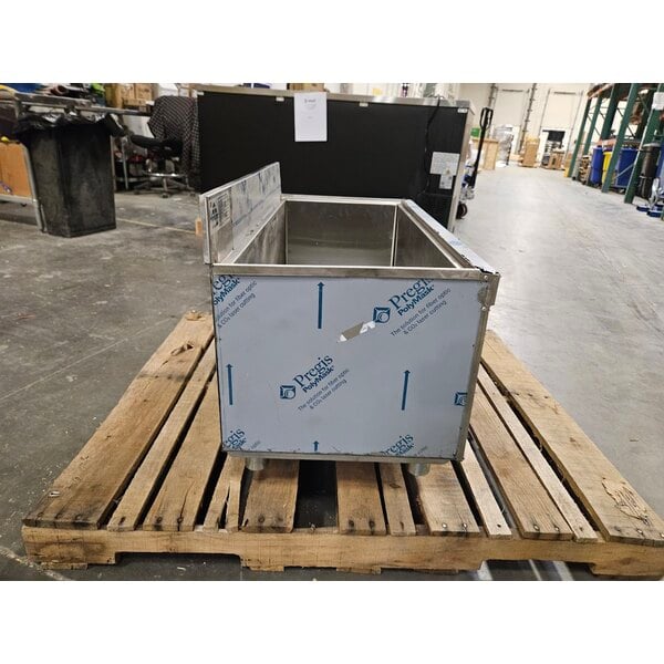 Scratch and Dent Regency 21" x 36" Underbar Ice Bin with 10 Circuit Post-Mix Cold Plate and Bottle Holders - 79 lb.