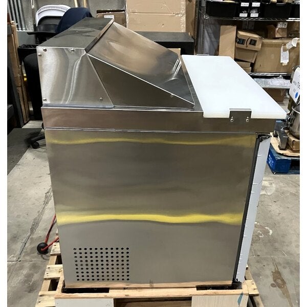 Scratch and Dent Avantco APT-36-HC 36" 2 Door Refrigerated Sandwich Prep Table
