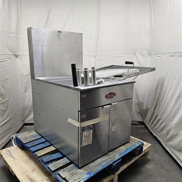 Scratch and Dent Avantco FBF2624LP Liquid Propane 150-170 lb. Flat Bottom Funnel Cake / Donut Fryer - 120,000 BTU