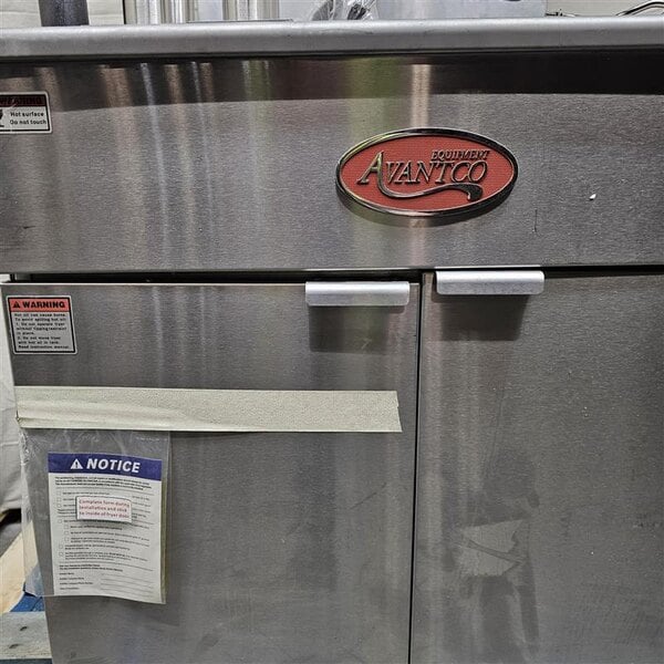 Scratch and Dent Avantco FBF2624LP Liquid Propane 150-170 lb. Flat Bottom Funnel Cake / Donut Fryer - 120,000 BTU