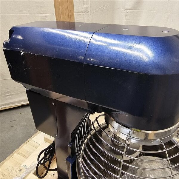 Scratch and Dent Waring Luna WSM20LT 20 Qt. Planetary Stand Mixer with Guard, Timer, and Standard Accessories - 120V, 1 hp