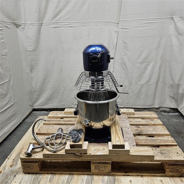 Scratch and Dent Waring Luna WSM20LT 20 Qt. Planetary Stand Mixer with Guard, Timer, and Standard Accessories - 120V, 1 hp
