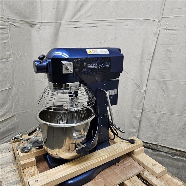 Scratch and Dent Waring Luna WSM20LT 20 Qt. Planetary Stand Mixer with Guard, Timer, and Standard Accessories - 120V, 1 hp