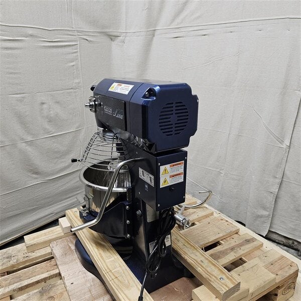 Scratch and Dent Waring Luna WSM20LT 20 Qt. Planetary Stand Mixer with Guard, Timer, and Standard Accessories - 120V, 1 hp