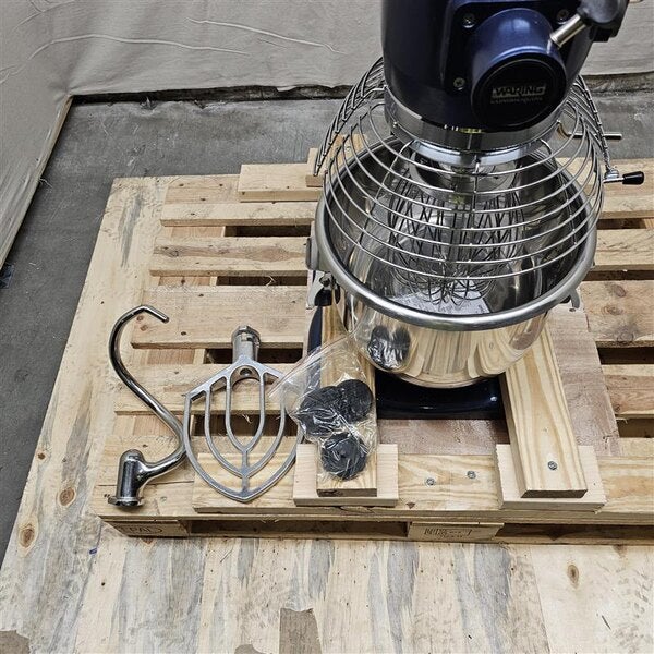 Scratch and Dent Waring Luna WSM20LT 20 Qt. Planetary Stand Mixer with Guard, Timer, and Standard Accessories - 120V, 1 hp