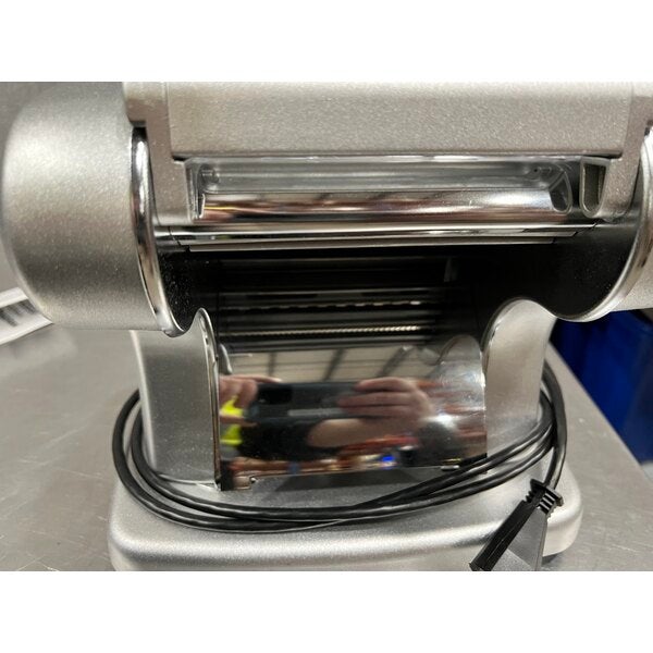 Scratch and Dent Imperia 4720 Pasta Presto 5 3/4" Pasta Machine 720 - 120V, 85W