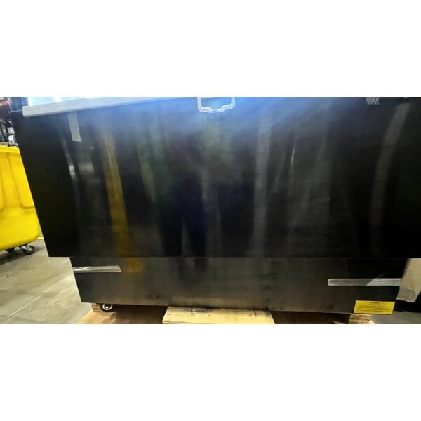 Scratch and Dent Avantco CAC-36 35 3/8" Black Curved Dual Service Refrigerated Air Curtain Merchandiser - 115V