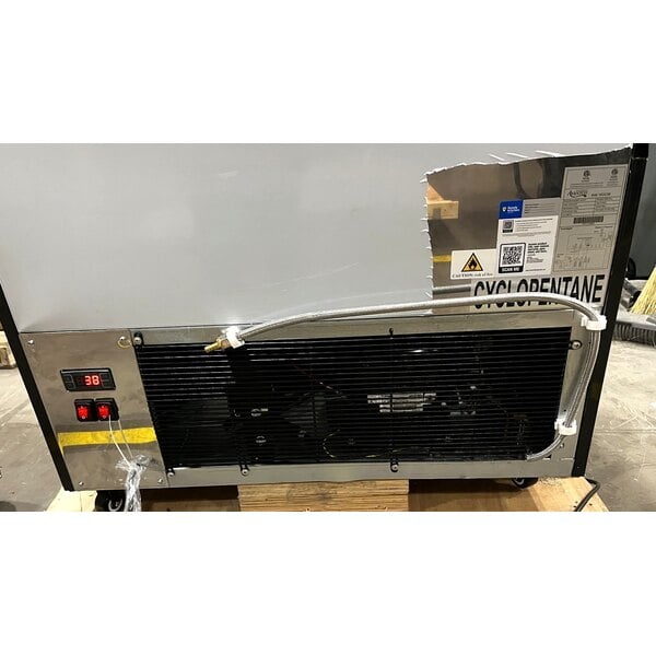Scratch and Dent Avantco CAC-36 35 3/8" Black Curved Dual Service Refrigerated Air Curtain Merchandiser - 115V