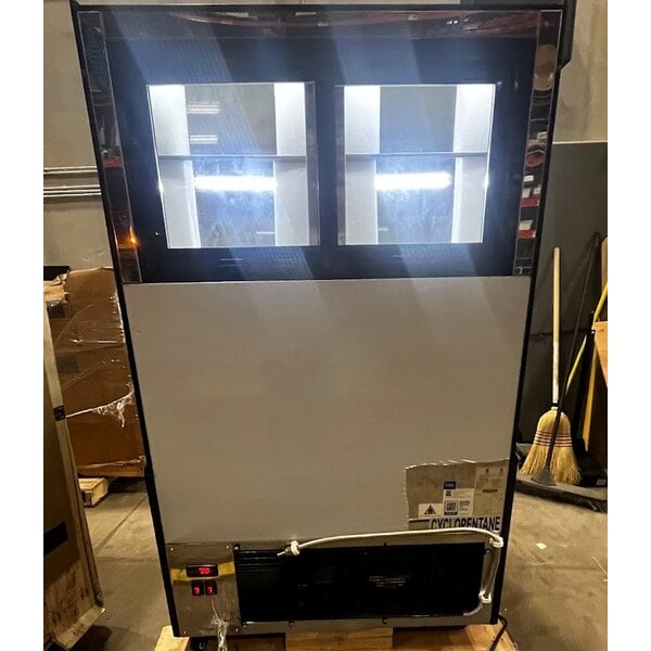 Scratch and Dent Avantco CAC-36 35 3/8" Black Curved Dual Service Refrigerated Air Curtain Merchandiser - 115V