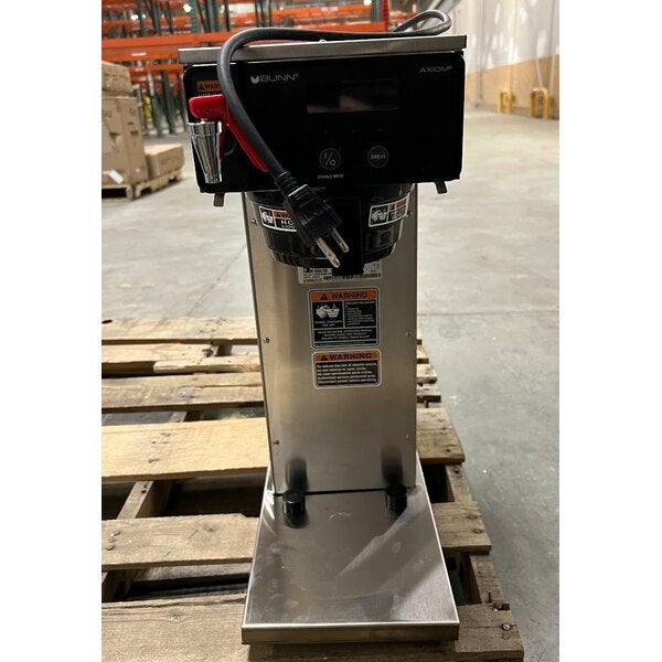 Scratch and Dent Bunn 38700.0010 Axiom DV-APS Airpot Coffee Brewer - 120V/208-240V