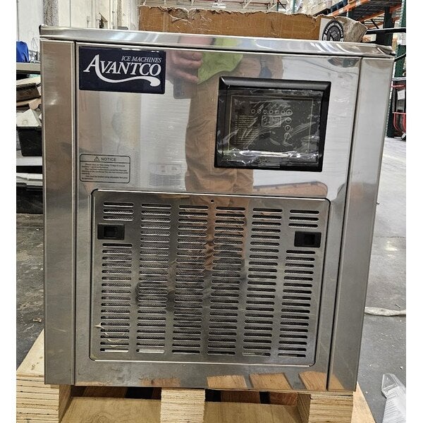 Scratch and Dent Avantco Ice MN-522-A 22" Air Cooled Modular Nugget Ice Machine - 550 lb.