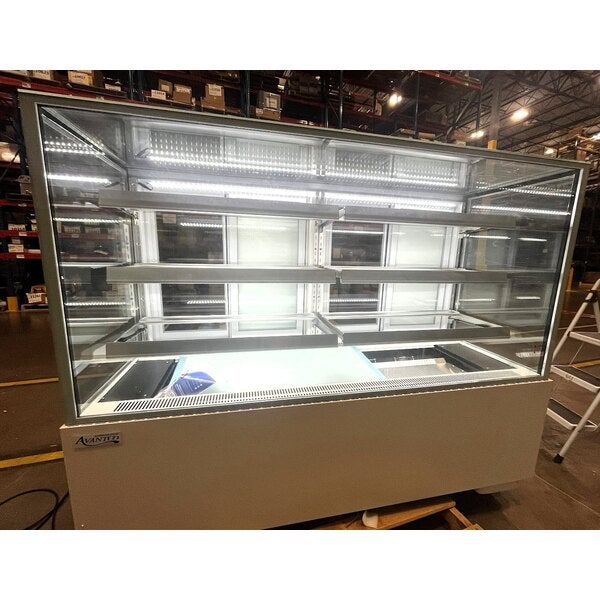 Scratch and Dent Avantco BCF-72-HC 70 7/8" Square Glass White Refrigerated Bakery Display Case