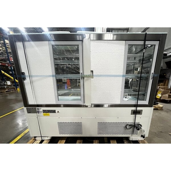 Scratch and Dent Avantco BCF-72-HC 70 7/8" Square Glass White Refrigerated Bakery Display Case