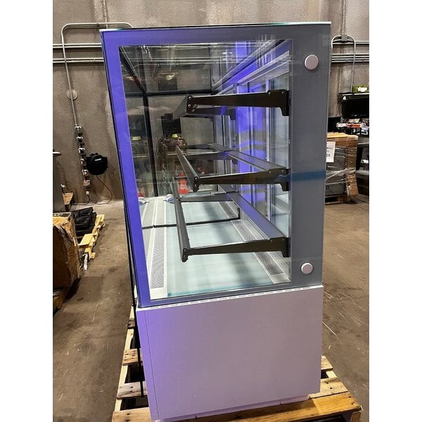 Scratch and Dent Avantco BCF-72-HC 70 7/8" Square Glass White Refrigerated Bakery Display Case