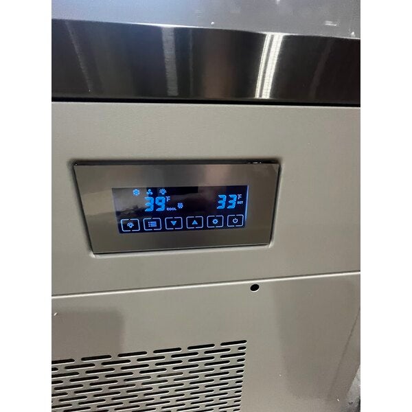 Scratch and Dent Avantco BCF-72-HC 70 7/8" Square Glass White Refrigerated Bakery Display Case