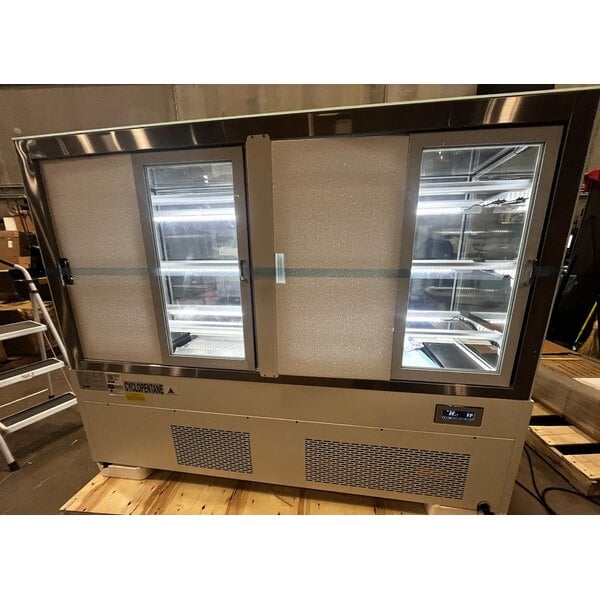 Scratch and Dent Avantco BCF-72-HC 70 7/8" Square Glass White Refrigerated Bakery Display Case