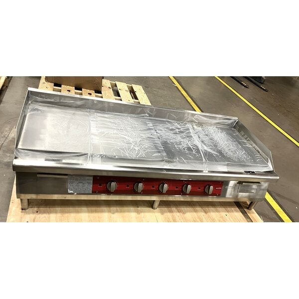Scratch and Dent Avantco EG60C 60" Electric Countertop Griddle - 208V, 17,500W