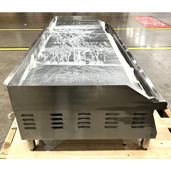 Scratch and Dent Avantco EG60C 60" Electric Countertop Griddle - 208V, 17,500W