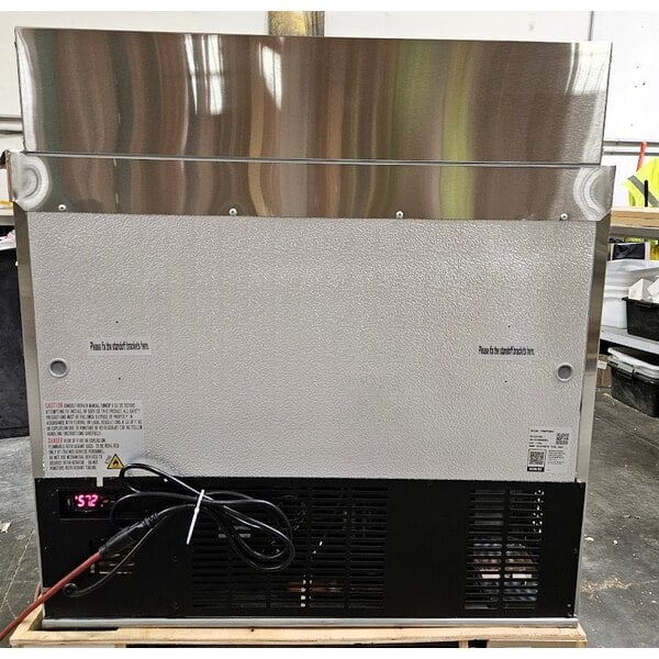 Scratch and Dent Avantco APT-36-HC 36" 2 Door Refrigerated Sandwich Prep Table