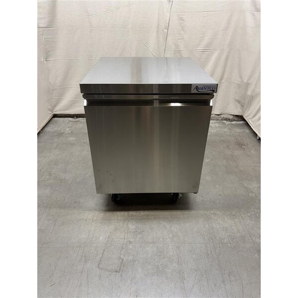 Scratch and Dent Avantco SS-UC-27R-HC 27" Undercounter Refrigerator