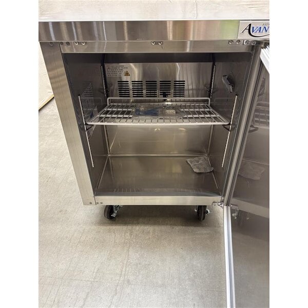 Scratch and Dent Avantco SS-UC-27R-HC 27" Undercounter Refrigerator