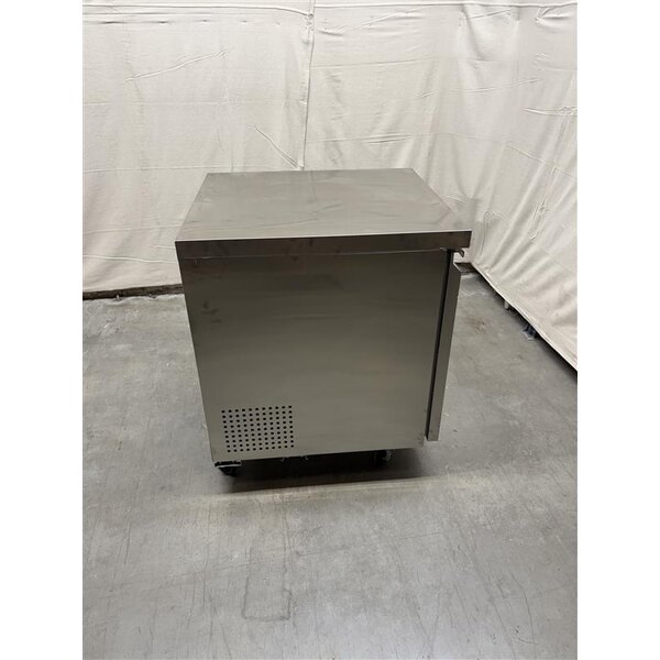 Scratch and Dent Avantco SS-UC-27R-HC 27" Undercounter Refrigerator
