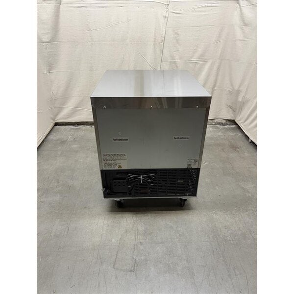 Scratch and Dent Avantco SS-UC-27R-HC 27" Undercounter Refrigerator