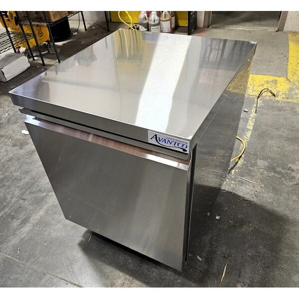 Scratch and Dent Avantco SS-UC-27R-HC 27" Undercounter Refrigerator